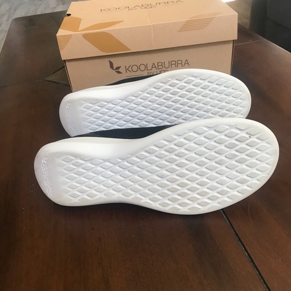 UGG - Picture 3 of 6